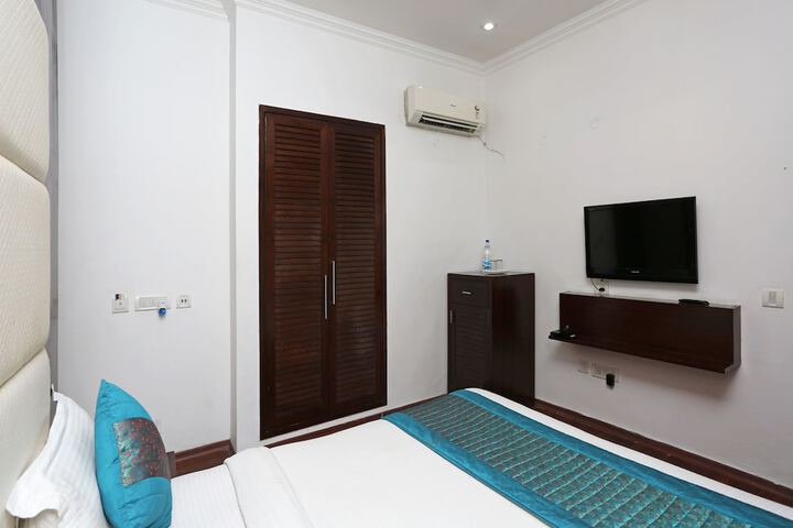 Room 16 of 19