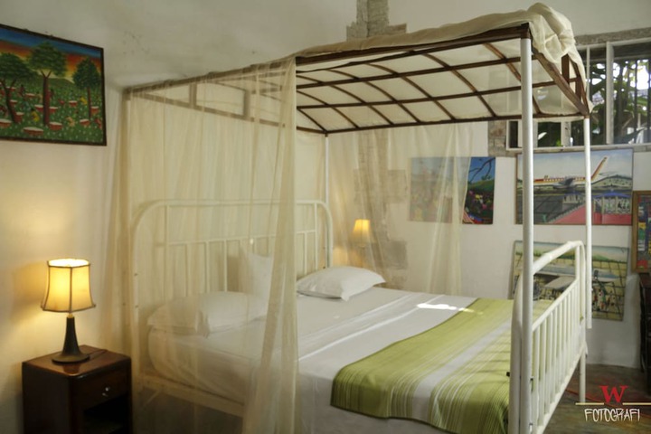 Room 16 of 163