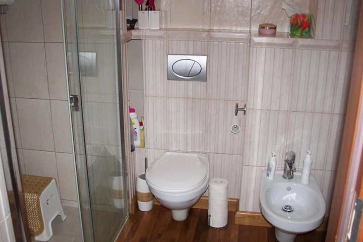 Room 10 of 19