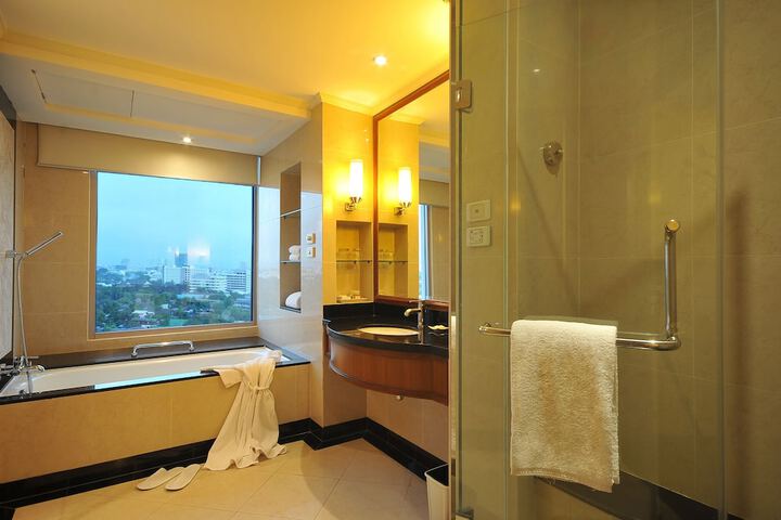 Room 44 of 93