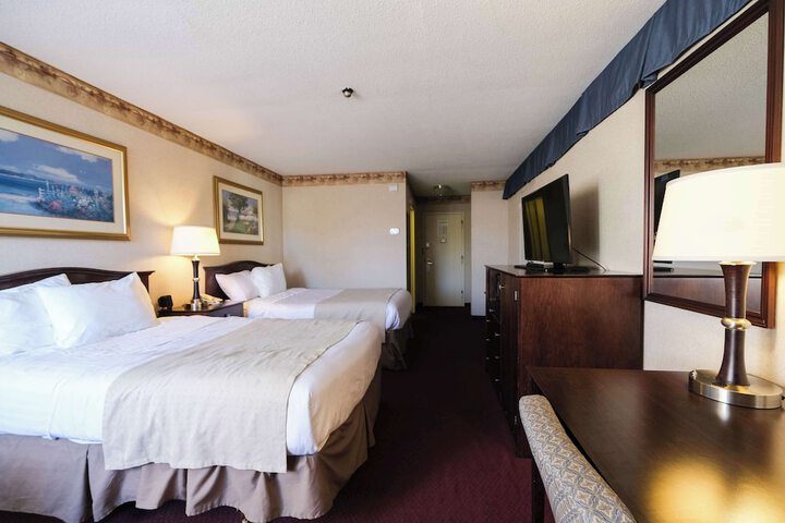 2 Double Beds (6 of 9)