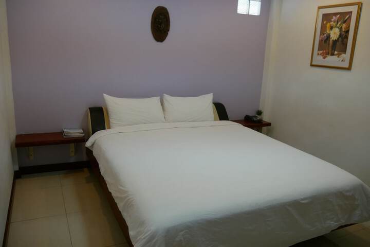 Room 25 of 38