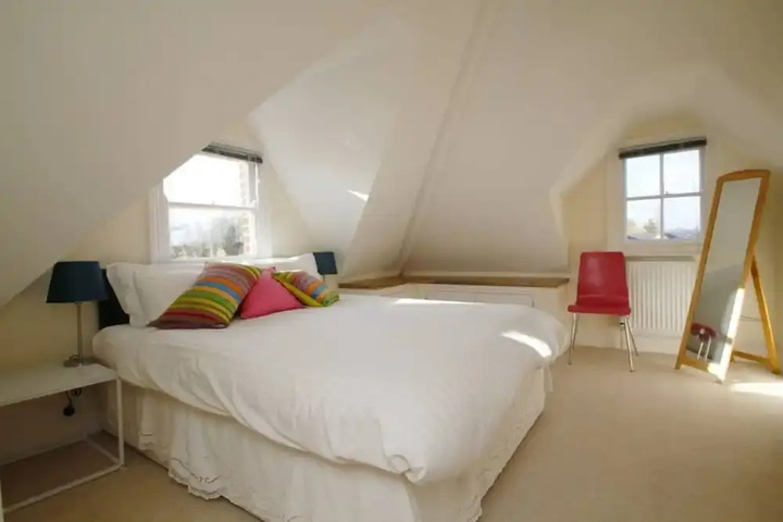 Room 4 of 11