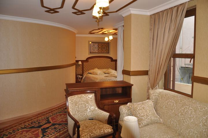 Room 17 of 77