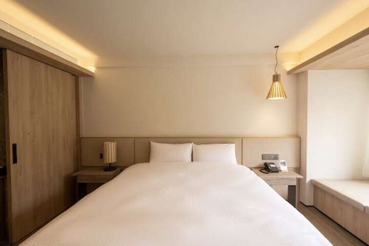 Room 9 of 25