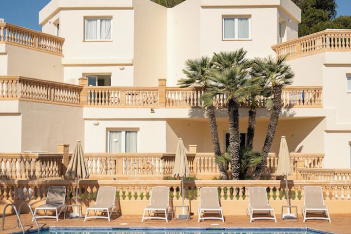 Hotel Exterior 48 of 55