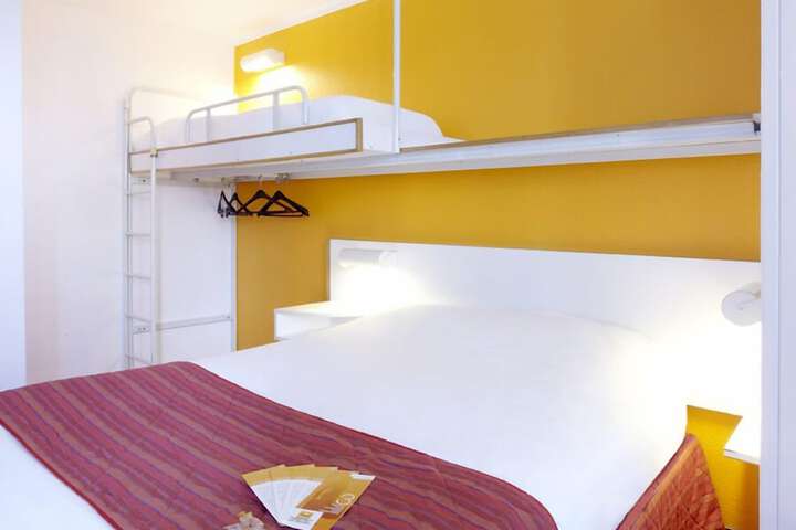 Room 6 of 33