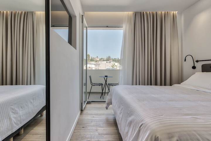 Room 27 of 61