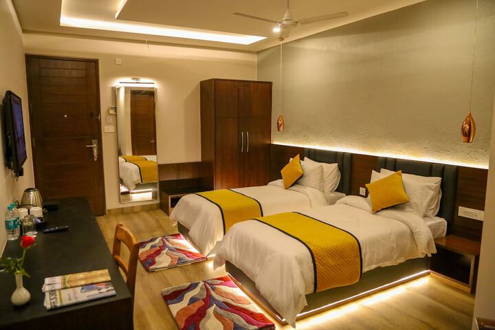 Room 11 of 28