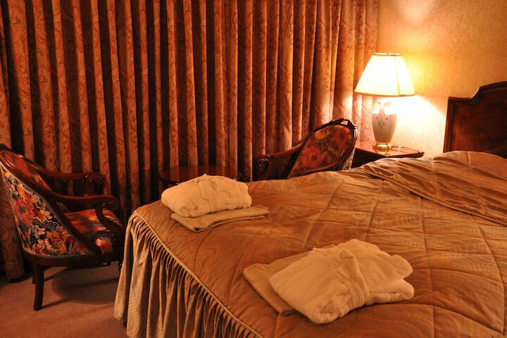 Room 27 of 49