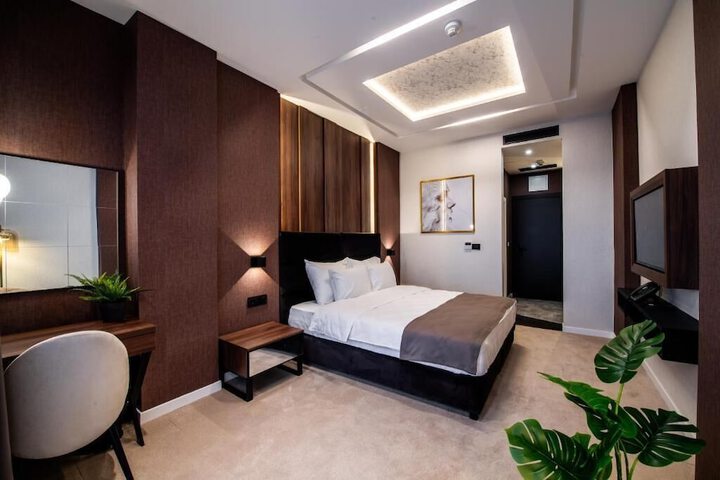 Room 4 of 19