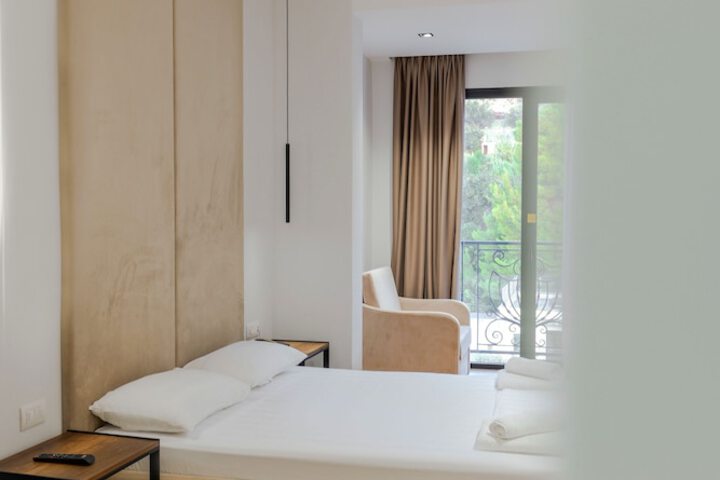 Room 4 of 52