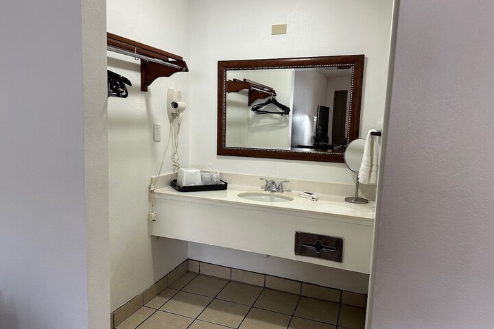 Room 9 of 21