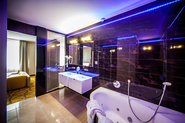 Room 12 of 29