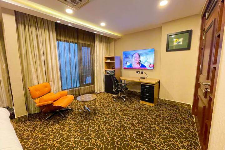 Room 19 of 114