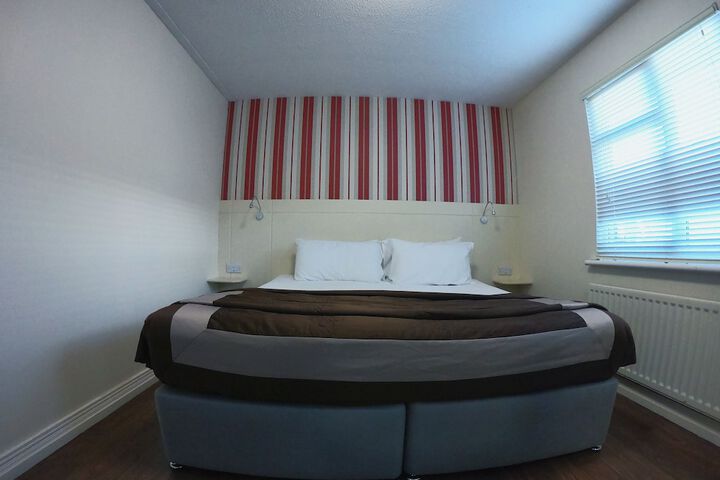 Room 28 of 219