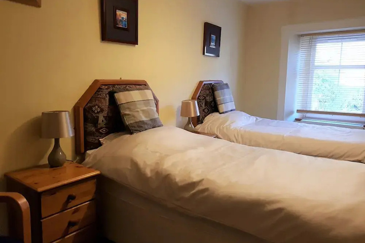 Room 4 of 23