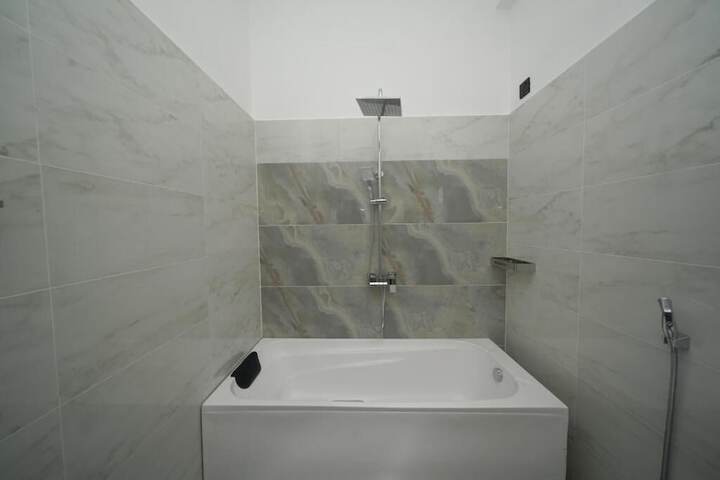 Room 12 of 21