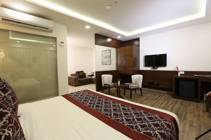 Room 11 of 39