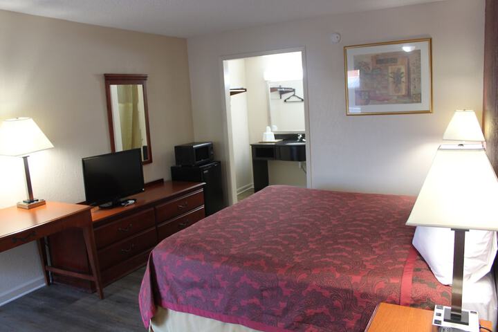 1 King Bed (8 of 12)