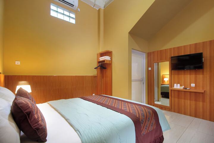 Room 11 of 29