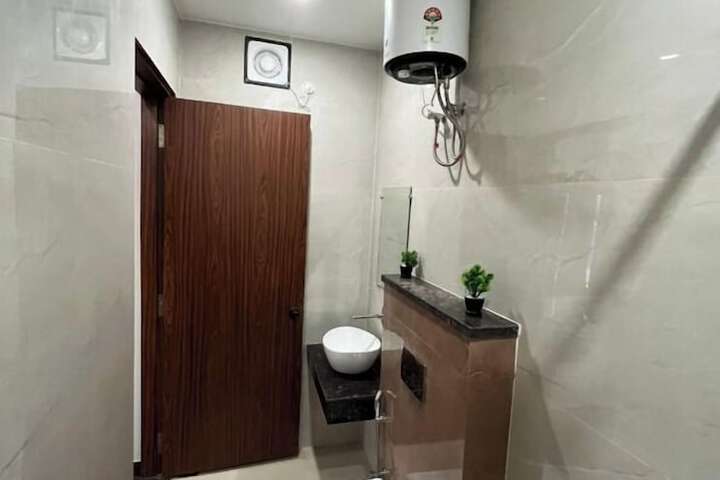 Room 14 of 19