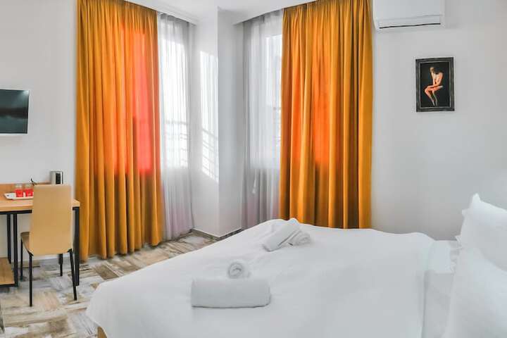 Room 3 of 21