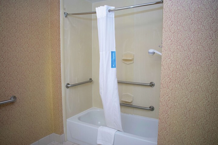 Room 34 of 44