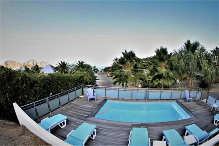 Pool 10 of 17
