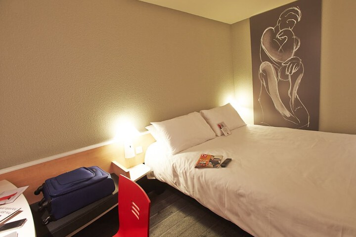 Room 16 of 64
