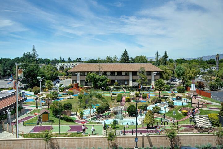 Mini-golf