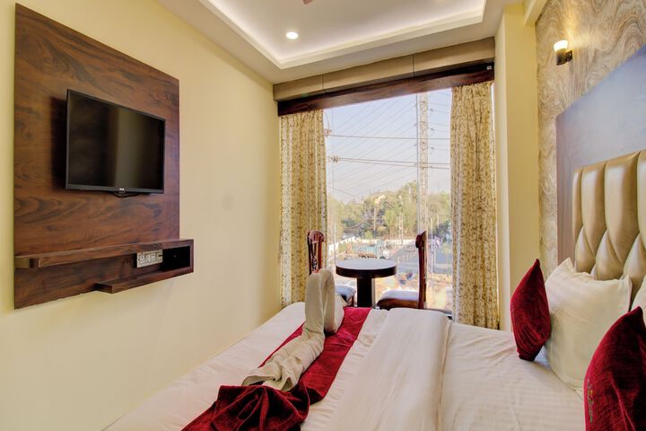 Room 6 of 19