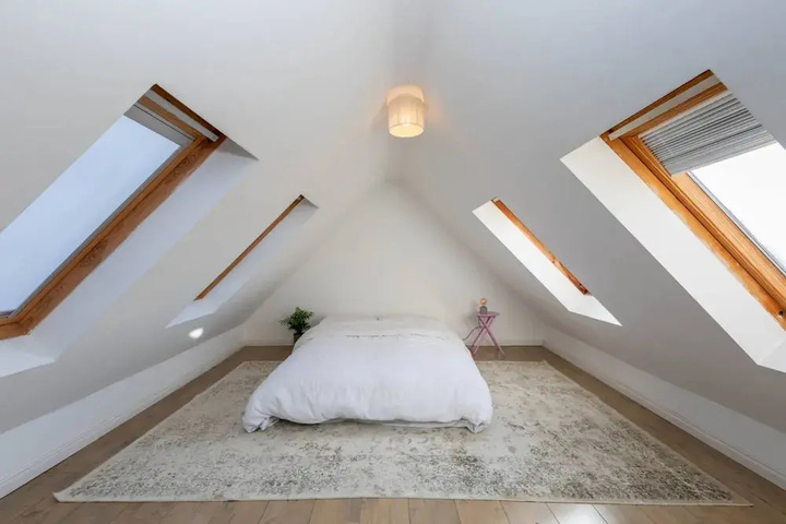 Room 4 of 15