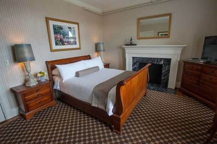 Room 6 of 30