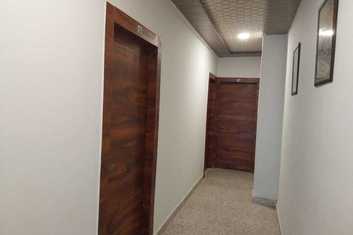 Room 10 of 29
