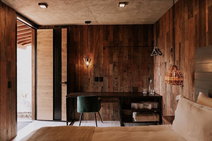 Room 51 of 250
