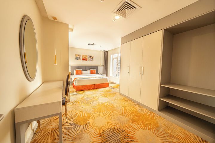 Room 6 of 16