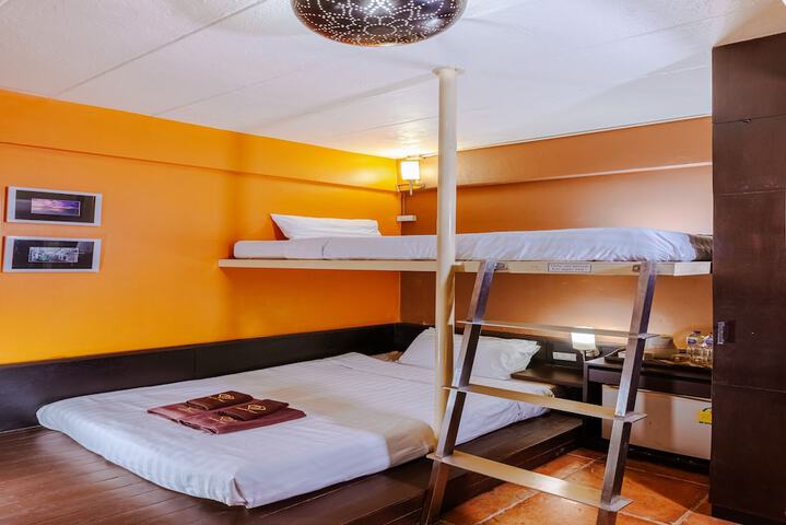 Room 25 of 53