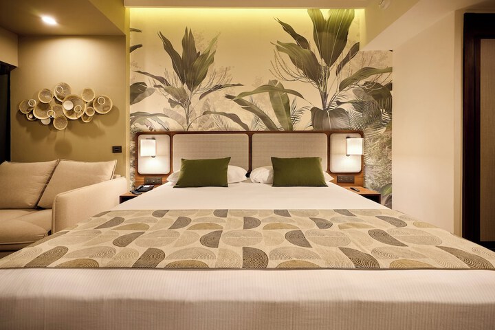 Room 32 of 172