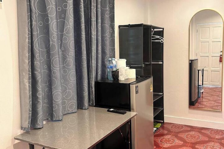Room 27 of 106