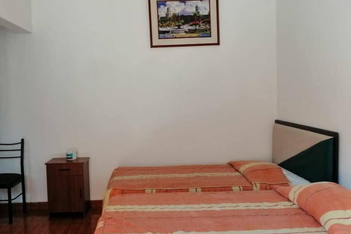 Room 8 of 14