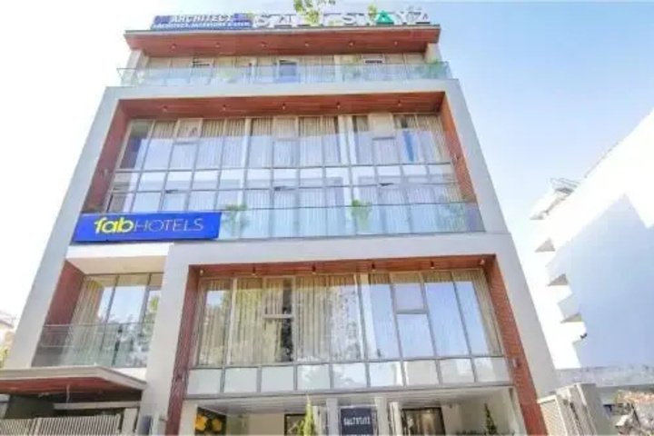 FabHotel Luxe Stayz 39
