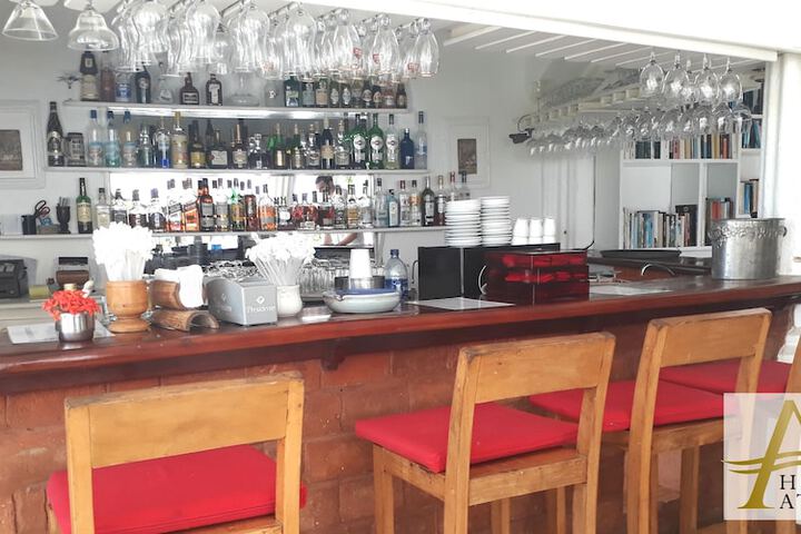 Lounge 58 of 79