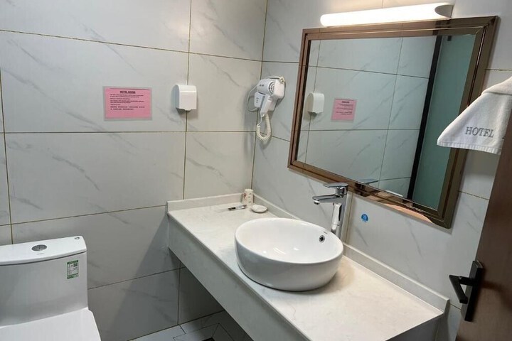 Room 9 of 20