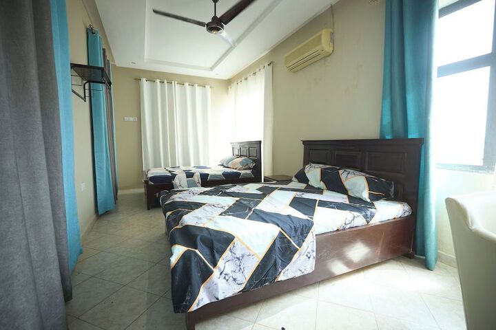 Room 13 of 21