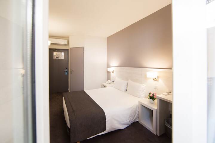Room 21 of 48