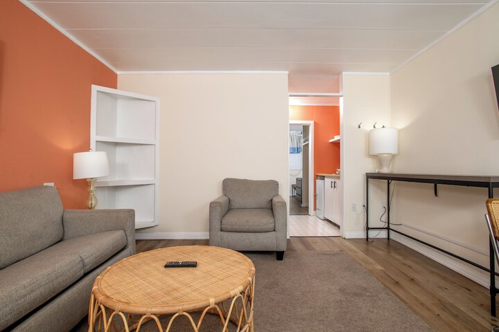 Room 5 of 9