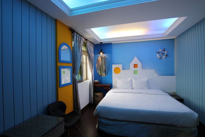 Room 11 of 33