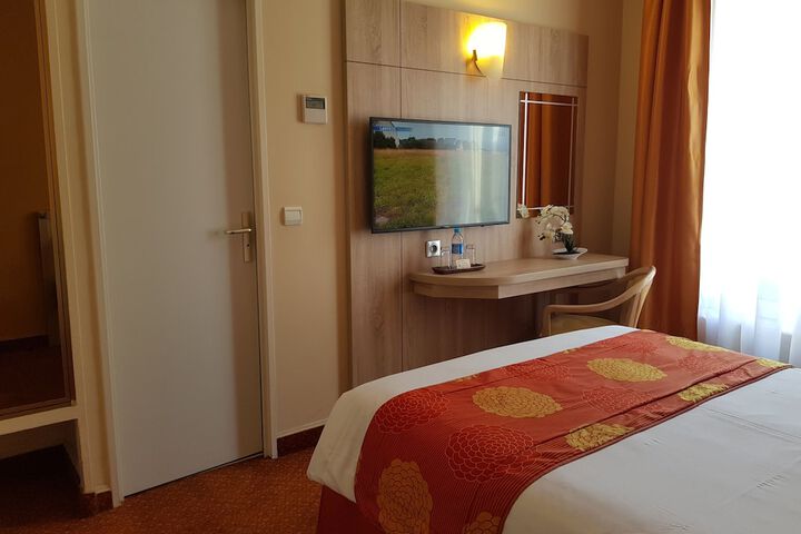 Room 9 of 75