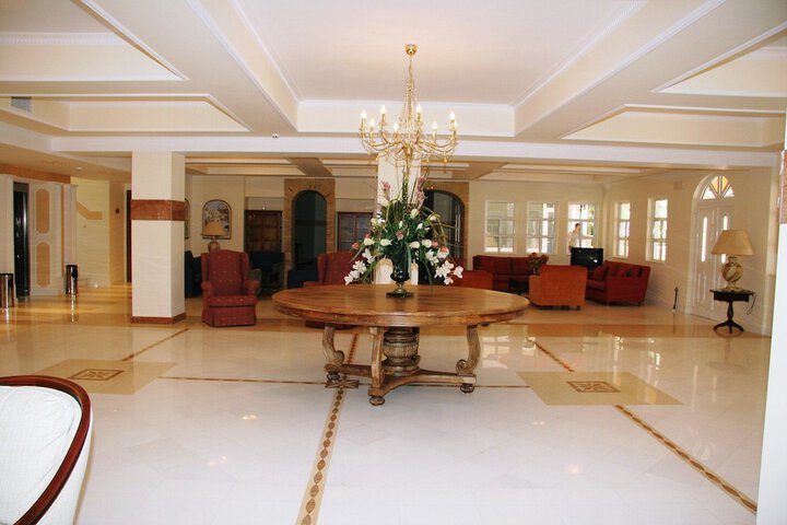 Entrance & Lobby